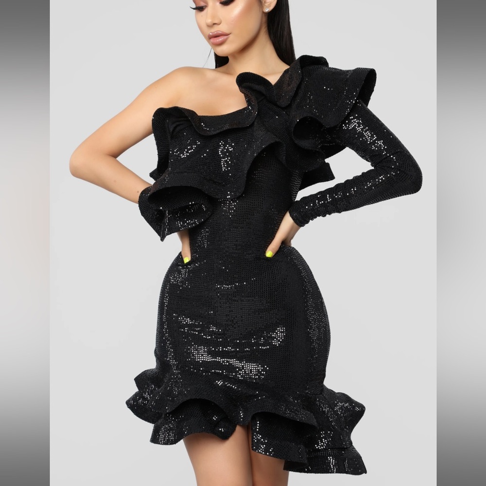 FASHION NOVA Throwin Shade Ruffle Dress